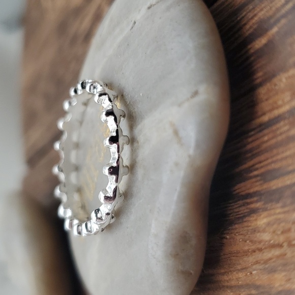 Size 8 silver cross wreath ring R611 - Picture 1 of 3